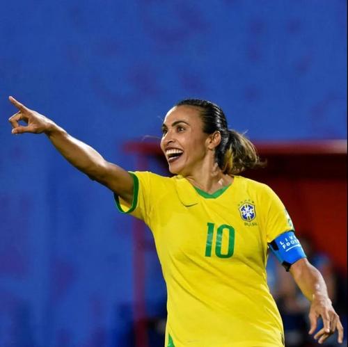 巴西足球天才女孩