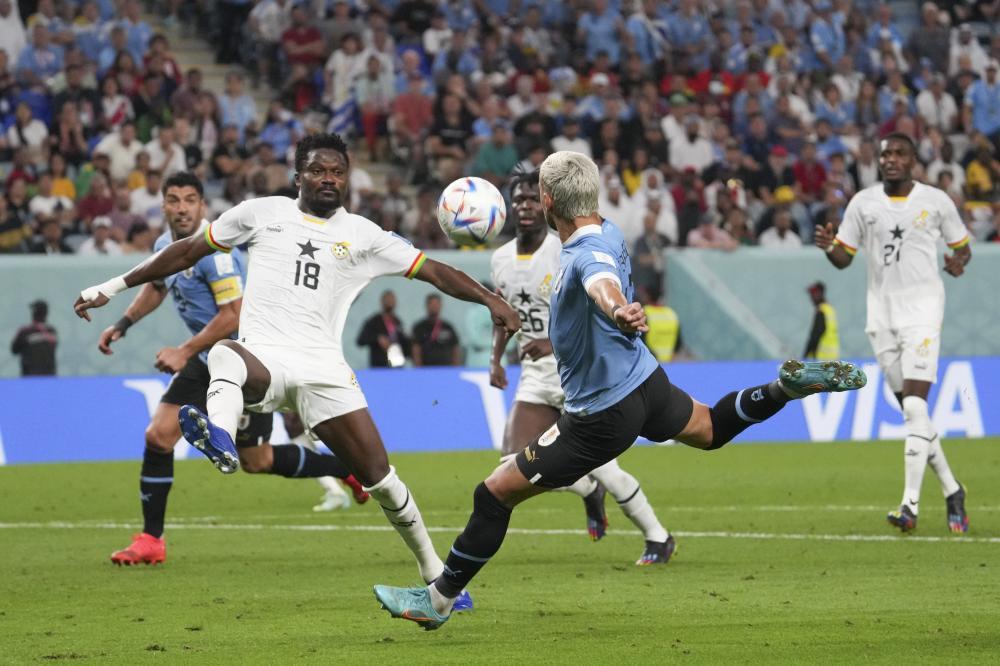 加纳球迷庆祝乌拉圭被淘汰的相关图片